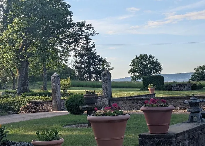 Gite Au Chateau De Sallebrune