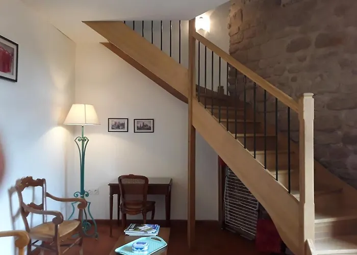 Gite Au Chateau De Sallebrune
