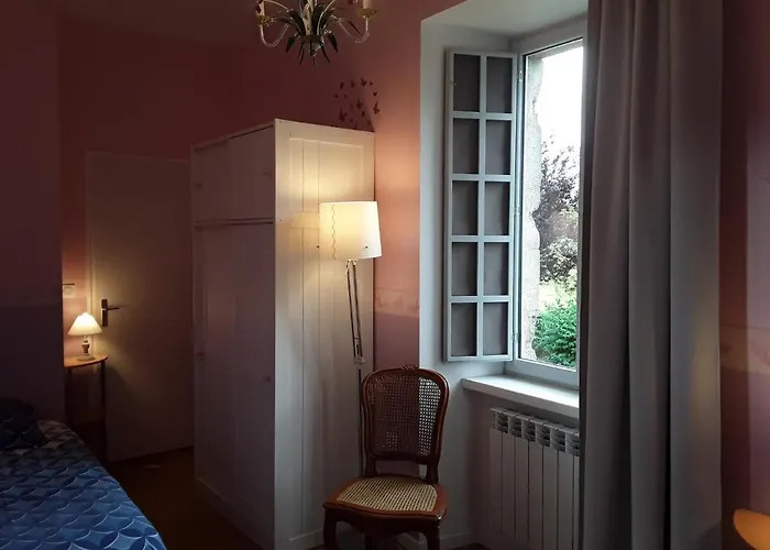 Gite Au Chateau De Sallebrune
