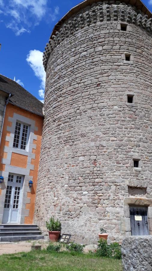 Au Chateau De Sallebrune *