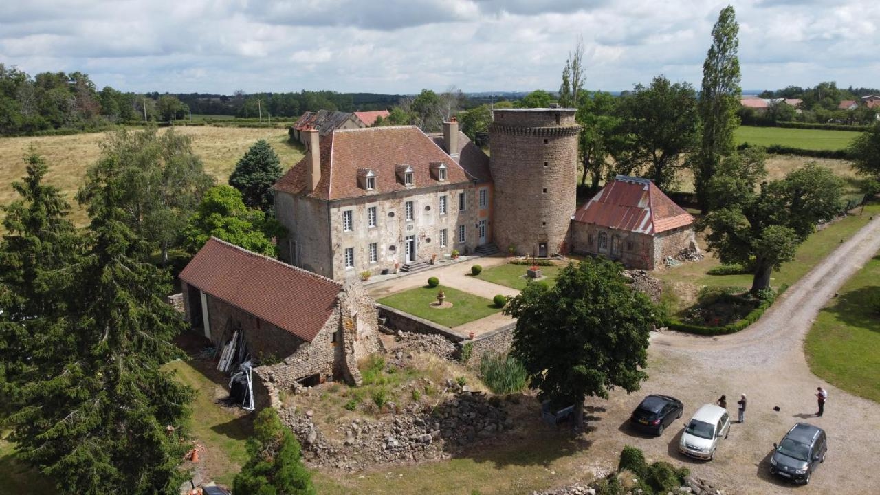 Au Chateau De Sallebrune