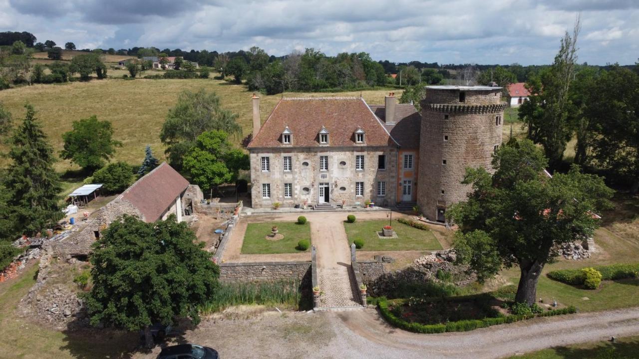 Au Chateau De Sallebrune